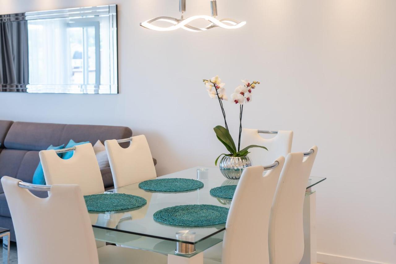 Stylish Vacation Apartment With Parking In Miedzyzdroje By Noclegi Renters Екстериор снимка